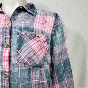 🌸 Maurice’s Distressed Soft Flannel 🌸